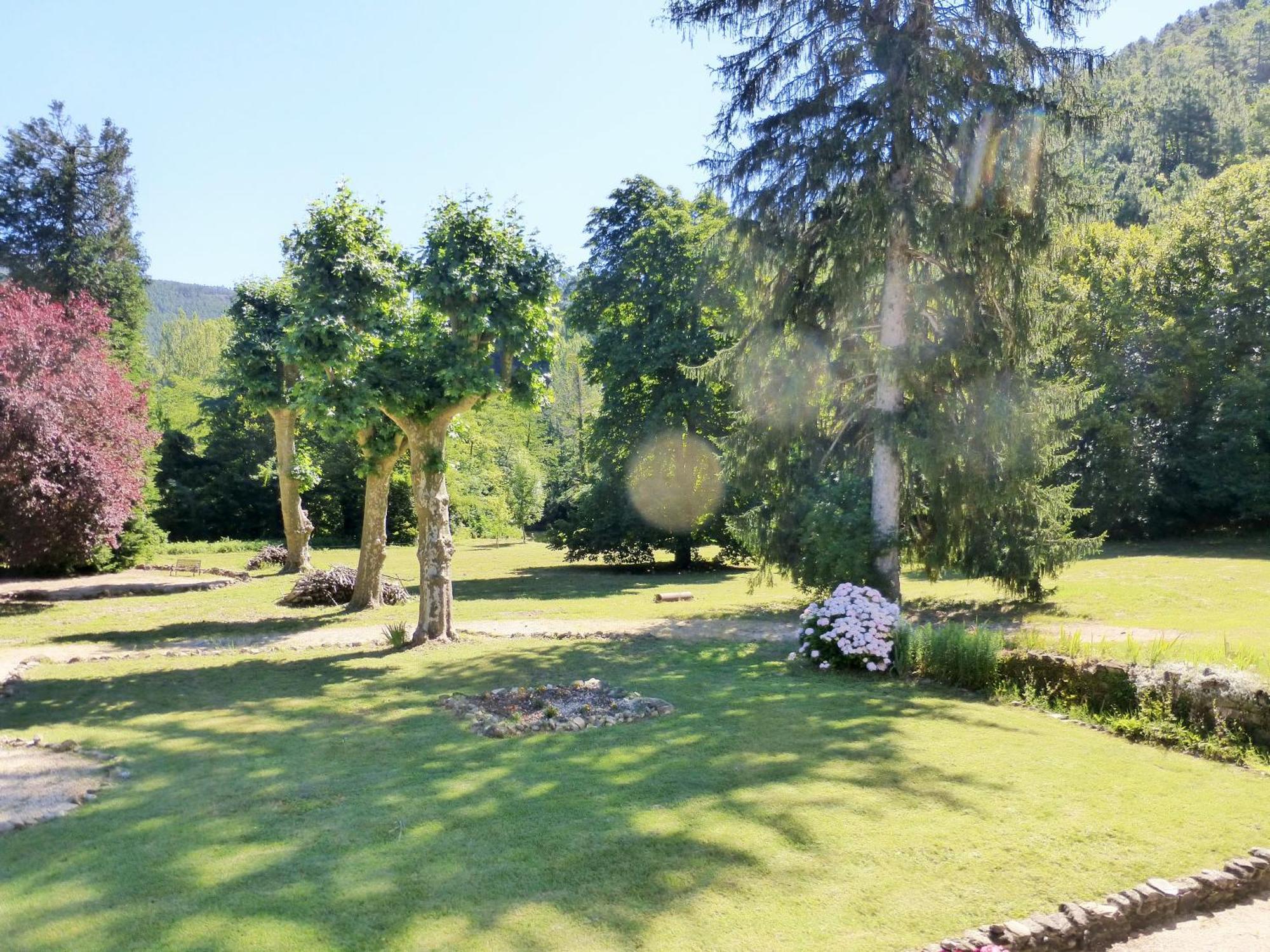 Chateau Du Fraissinet, 6 Gites Sleeping 2-8 Guests, Pool And River On Site La Tronche  Екстериор снимка