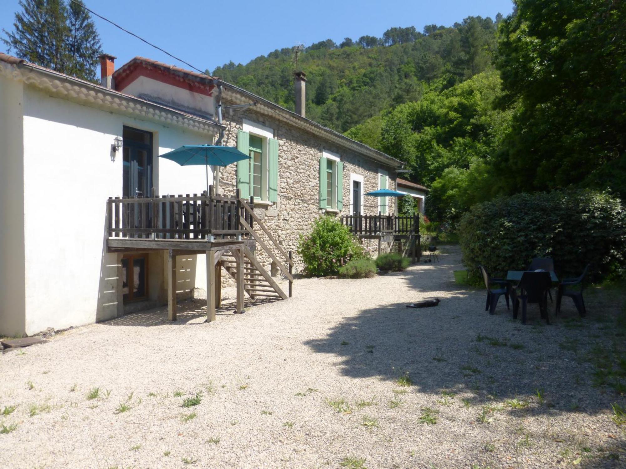 Chateau Du Fraissinet, 6 Gites Sleeping 2-8 Guests, Pool And River On Site La Tronche  Екстериор снимка